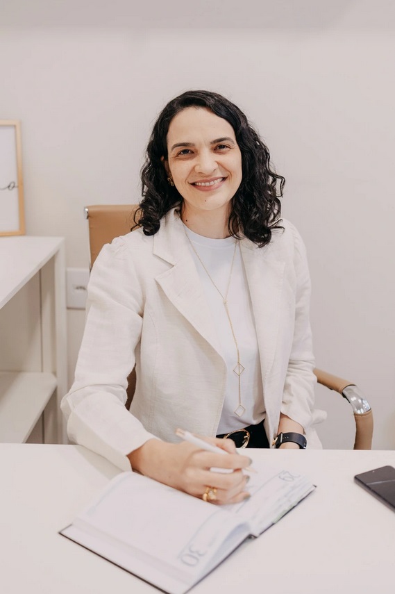 Psicóloga em Mogi Guaçu – Raquel Ligabue em atendimento